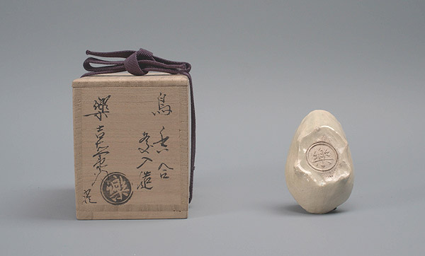 The incense case was made by Rakuke, Keinyu.