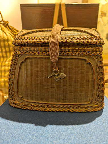 qntique photo1
